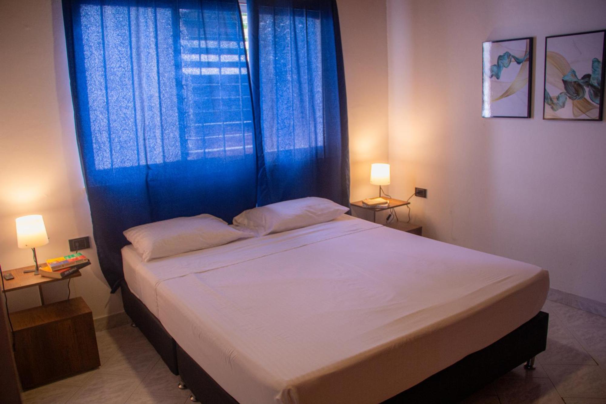 La Familia Hostel - Manila Medellín Esterno foto