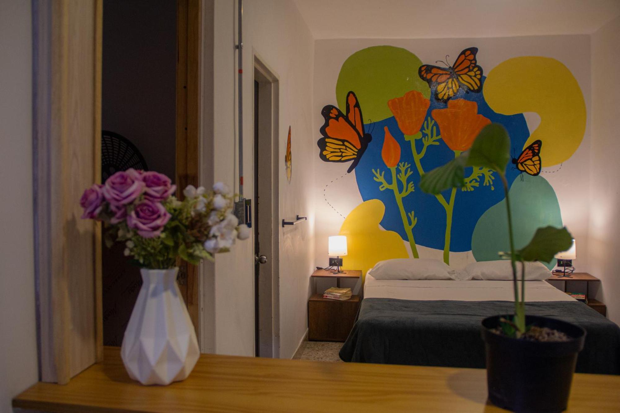 La Familia Hostel - Manila Medellín Esterno foto