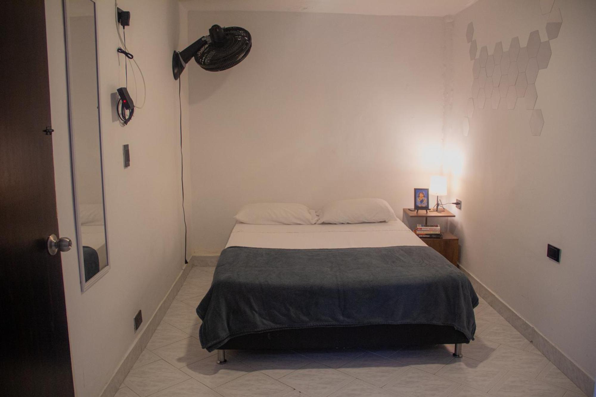 La Familia Hostel - Manila Medellín Esterno foto
