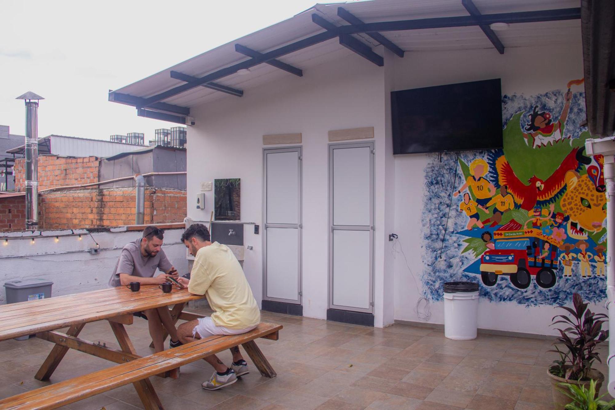La Familia Hostel - Manila Medellín Esterno foto
