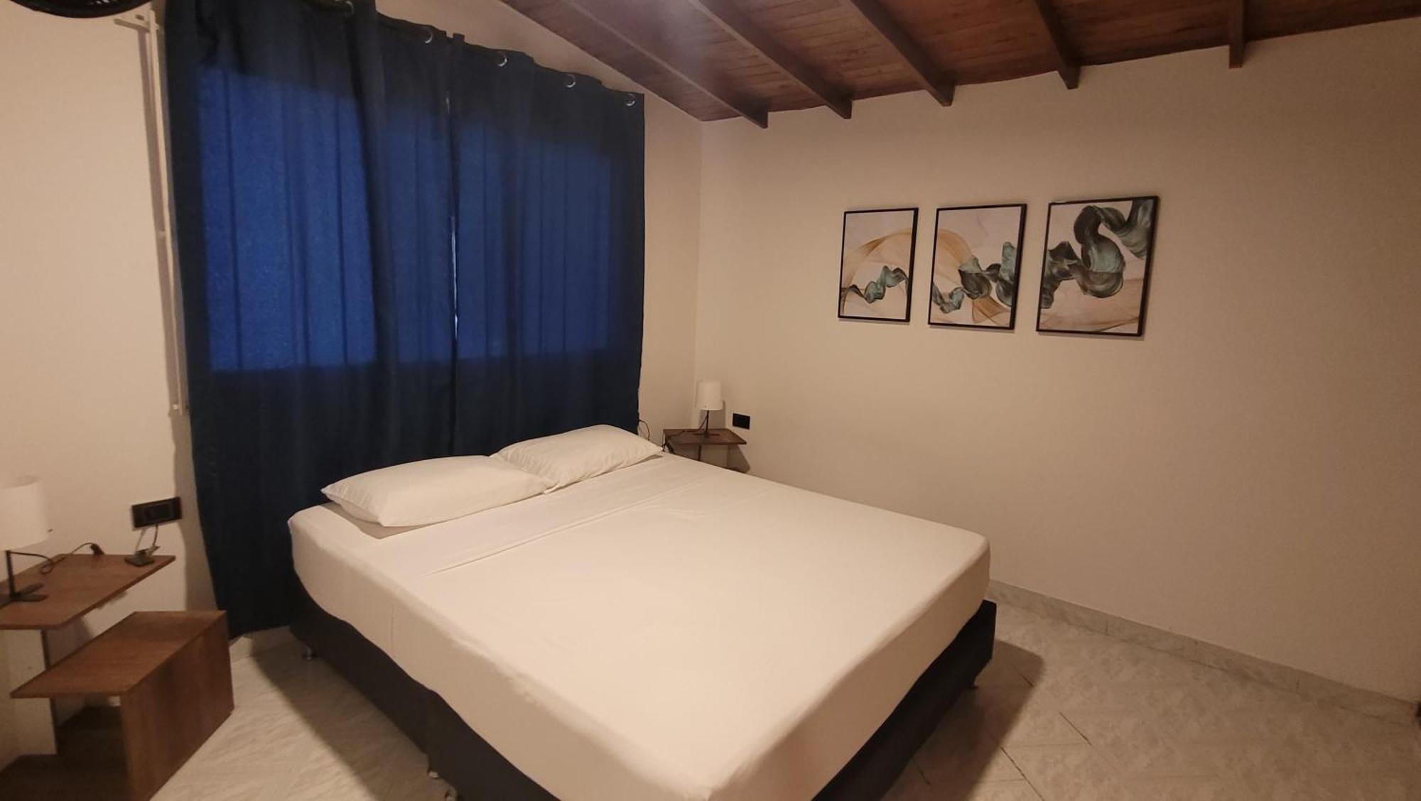La Familia Hostel - Manila Medellín Esterno foto
