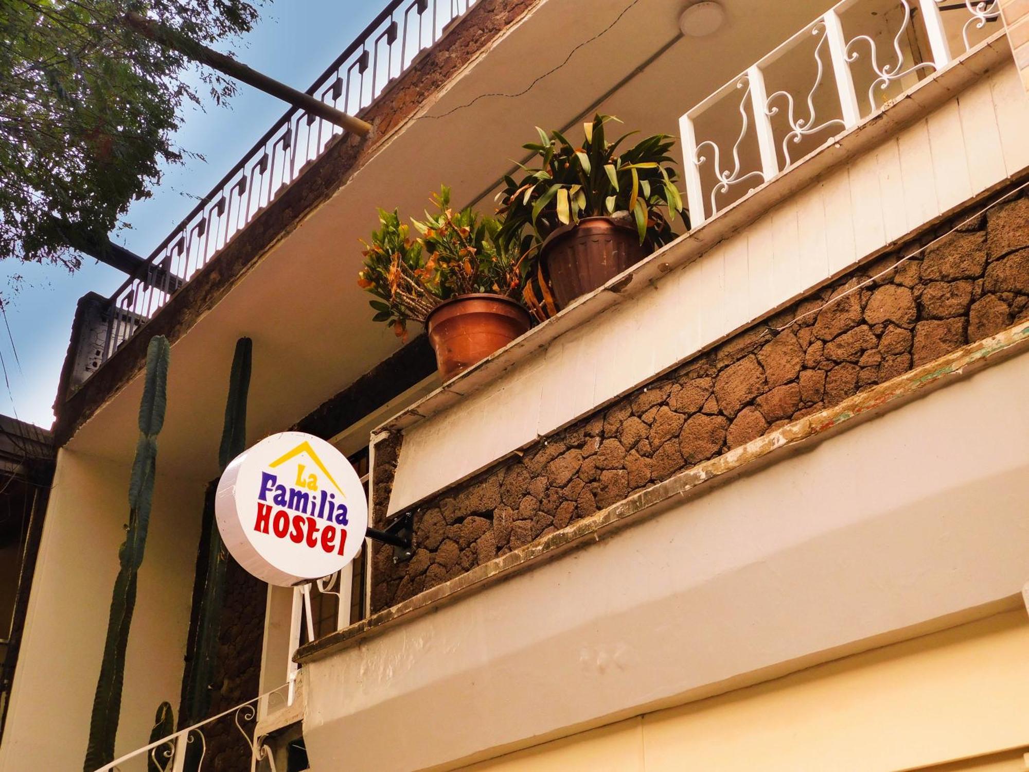 La Familia Hostel - Manila Medellín Esterno foto