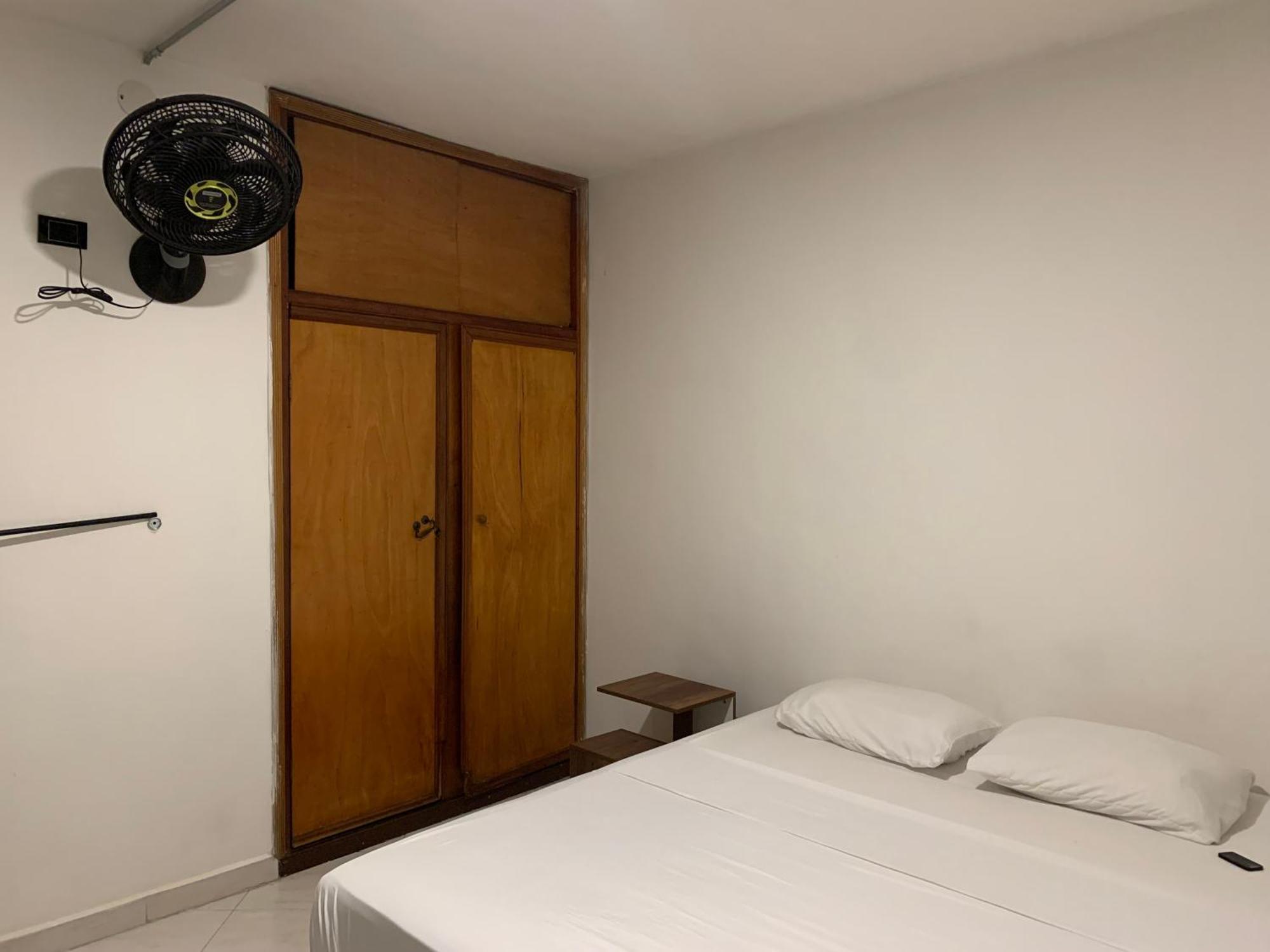 La Familia Hostel - Manila Medellín Esterno foto