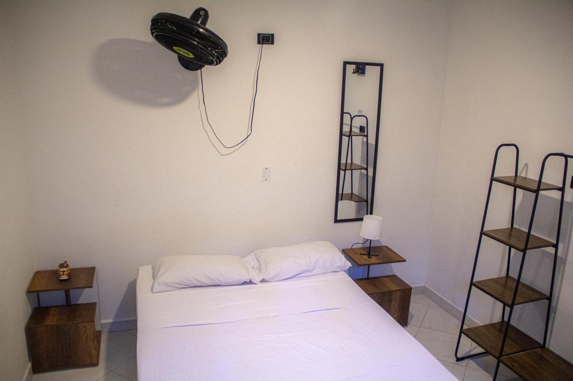 La Familia Hostel - Manila Medellín Esterno foto
