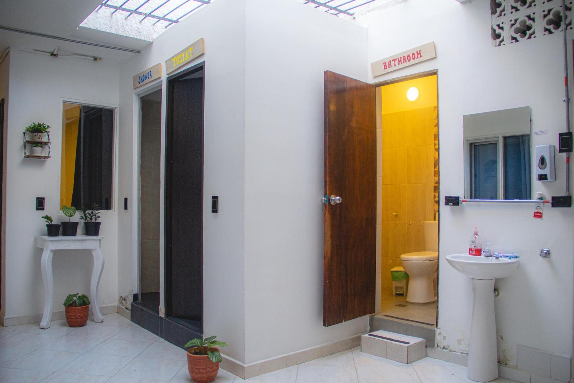 La Familia Hostel - Manila Medellín Esterno foto